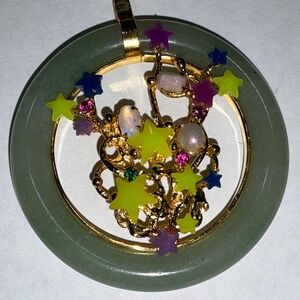 VTG SERPENTINE DONUT PENDANT W GLOWING STARS ON BRAIDED GOLDTONE 20" CHAIN